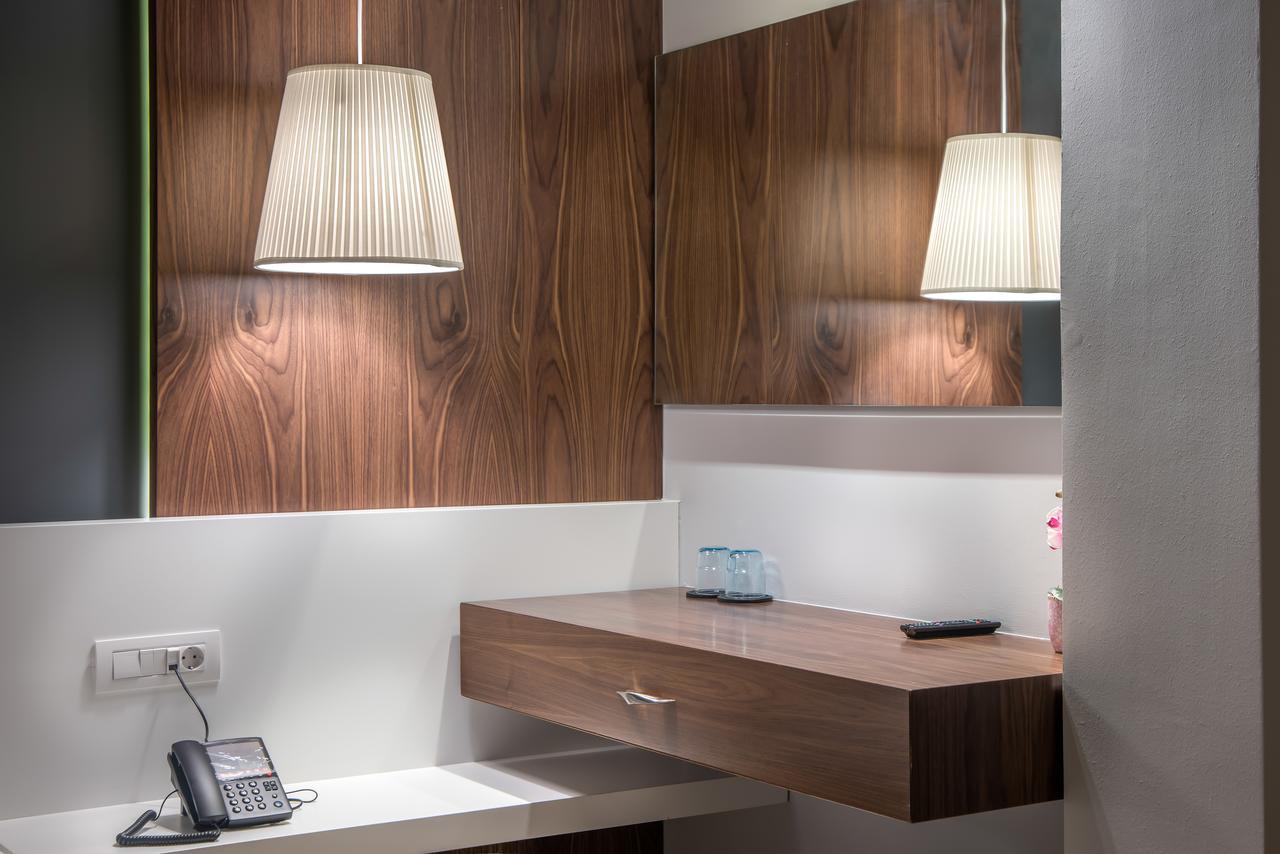 Ad Luxury & Atena